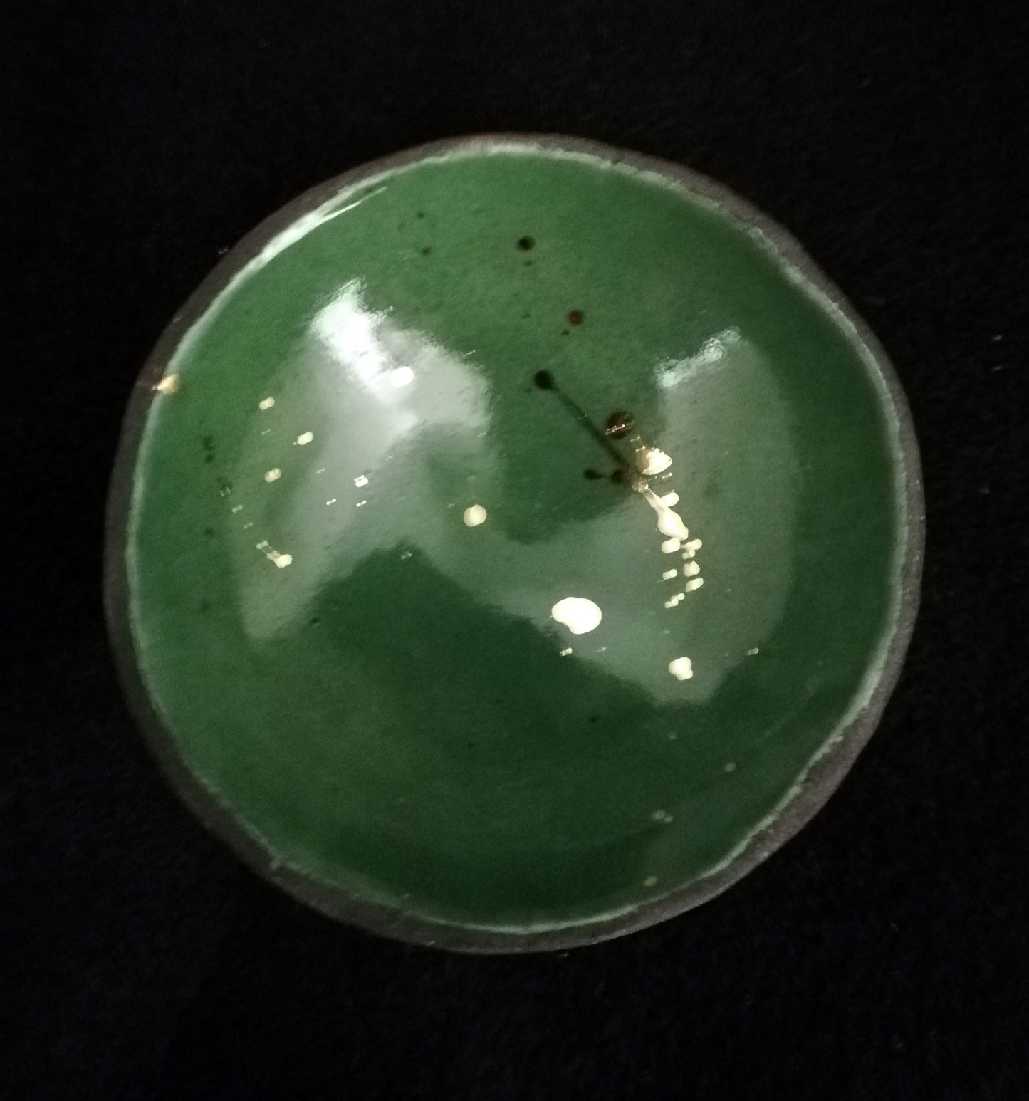 Frances-Spice-Small-Bowl-in-Black-Clay-with-Gold-Detail