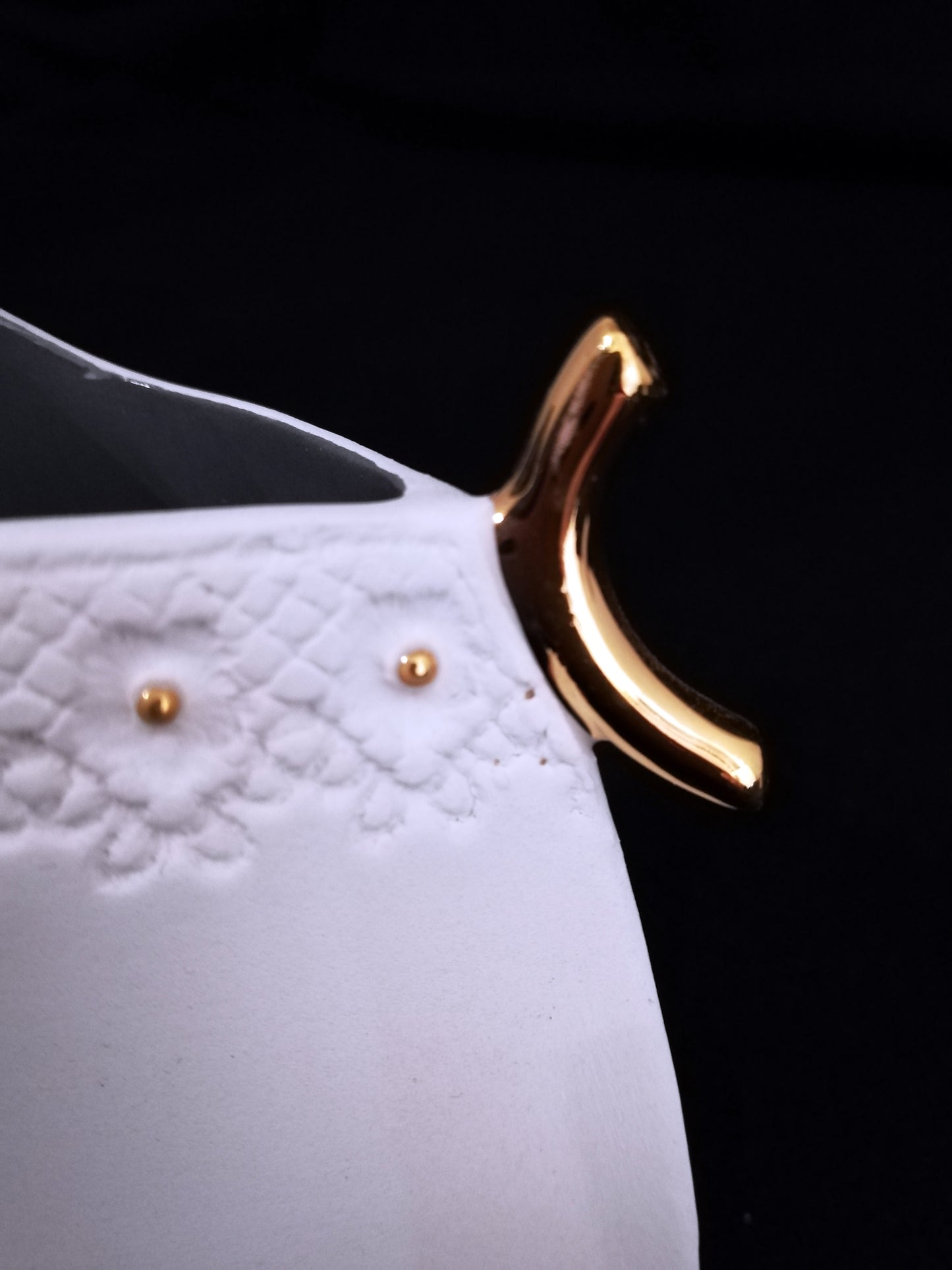 Frances-Spice-Jug-with-Pattern-and-Gold-Handle