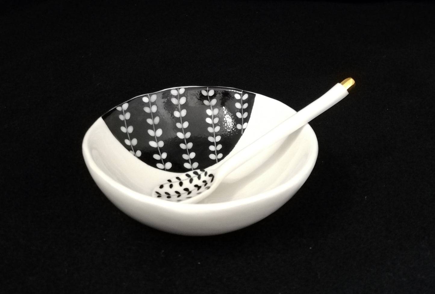 Frances-Spice-Small-Patterned-Bowl-and-Spoon-Set