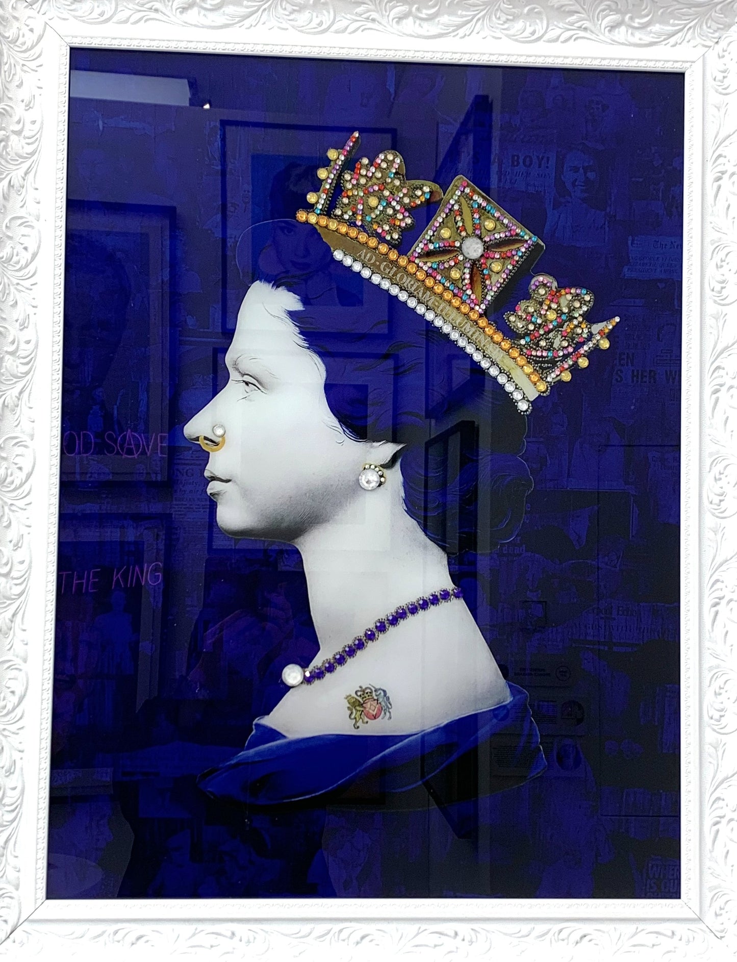 Blue-Queen-on-glass-Illuminati-Neon