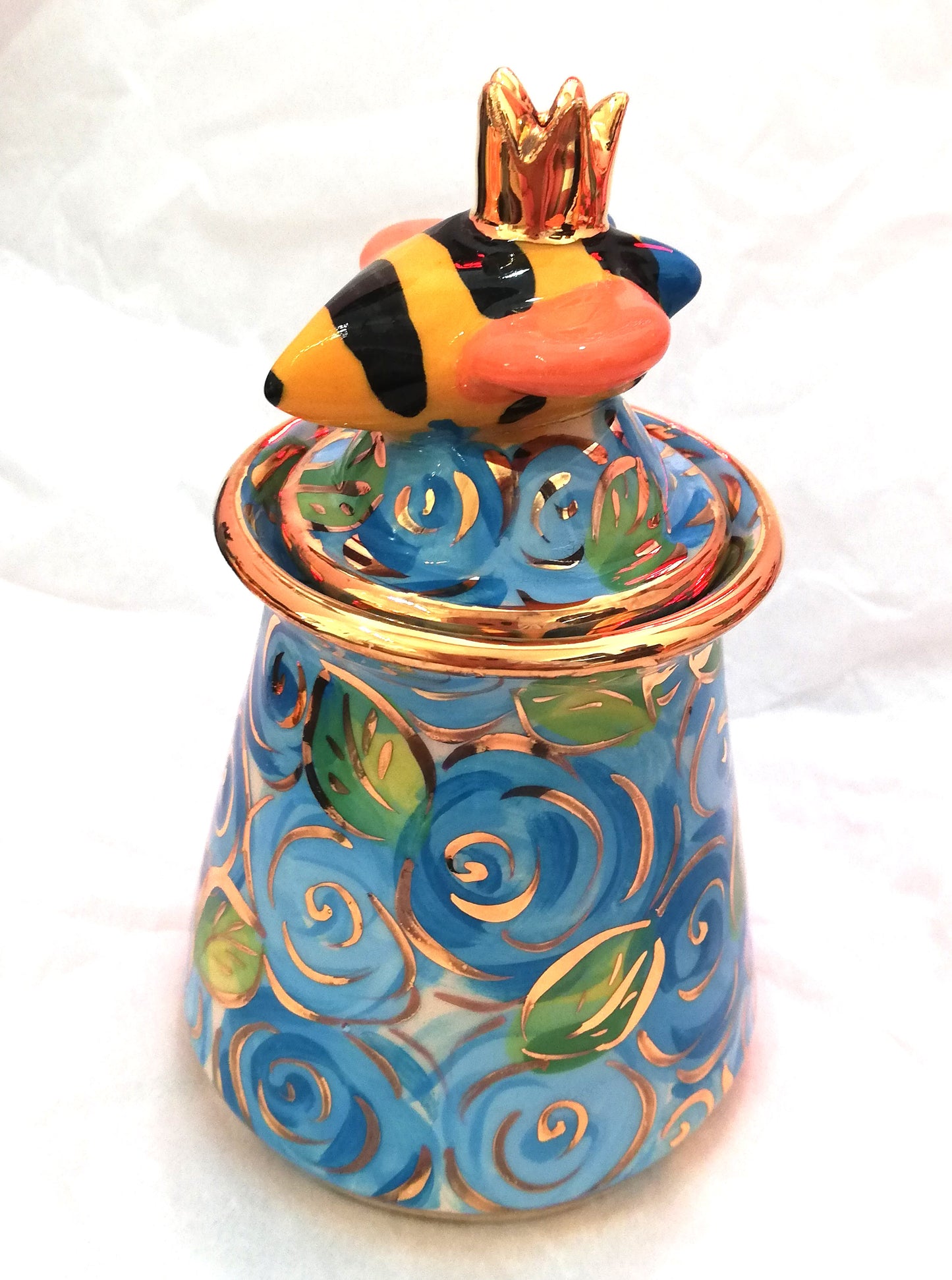 Bee-Lidded-Pot-Mary-Rose-Young