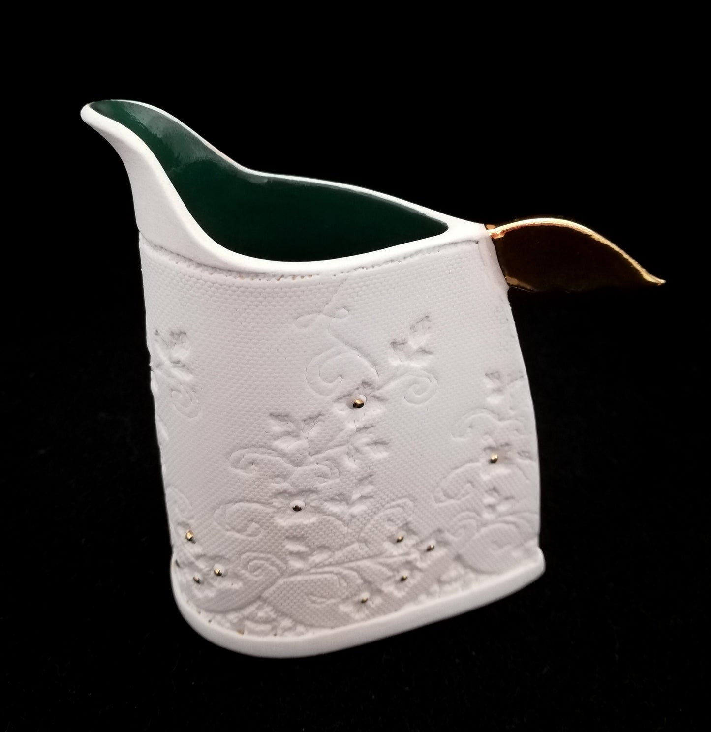 Francis-Spice-Jug-with-Gold-Wing