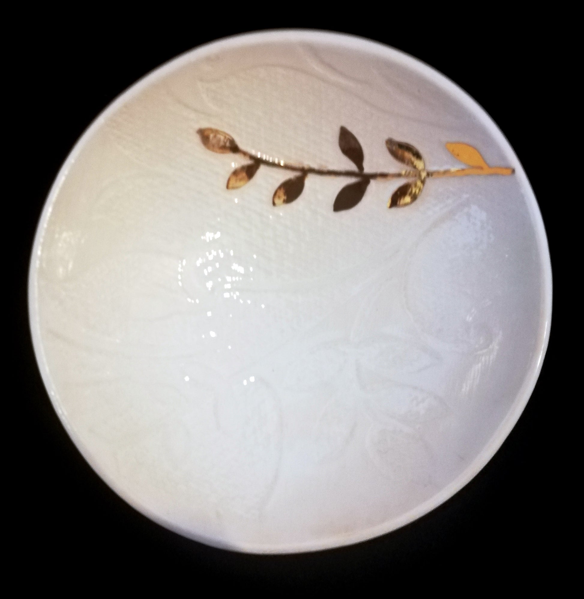 Small-Raised-Bowl-with-Gold-Leaves-Frances-Spice